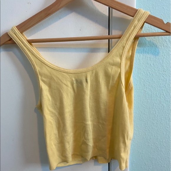 yellow tank - Picture 3 of 4